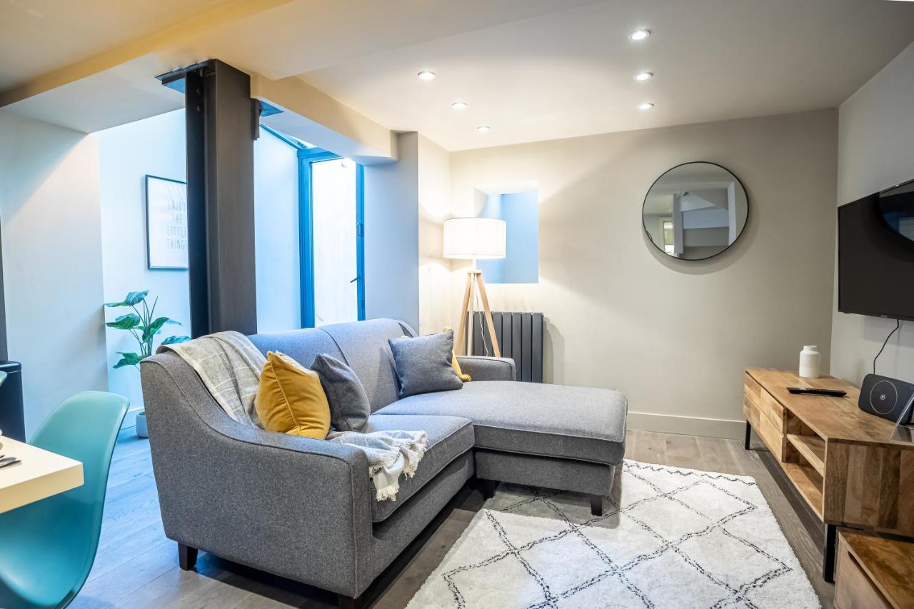 Modern Two Bedroom Apartment In Fulham By Sojo Stay London Bagian luar foto