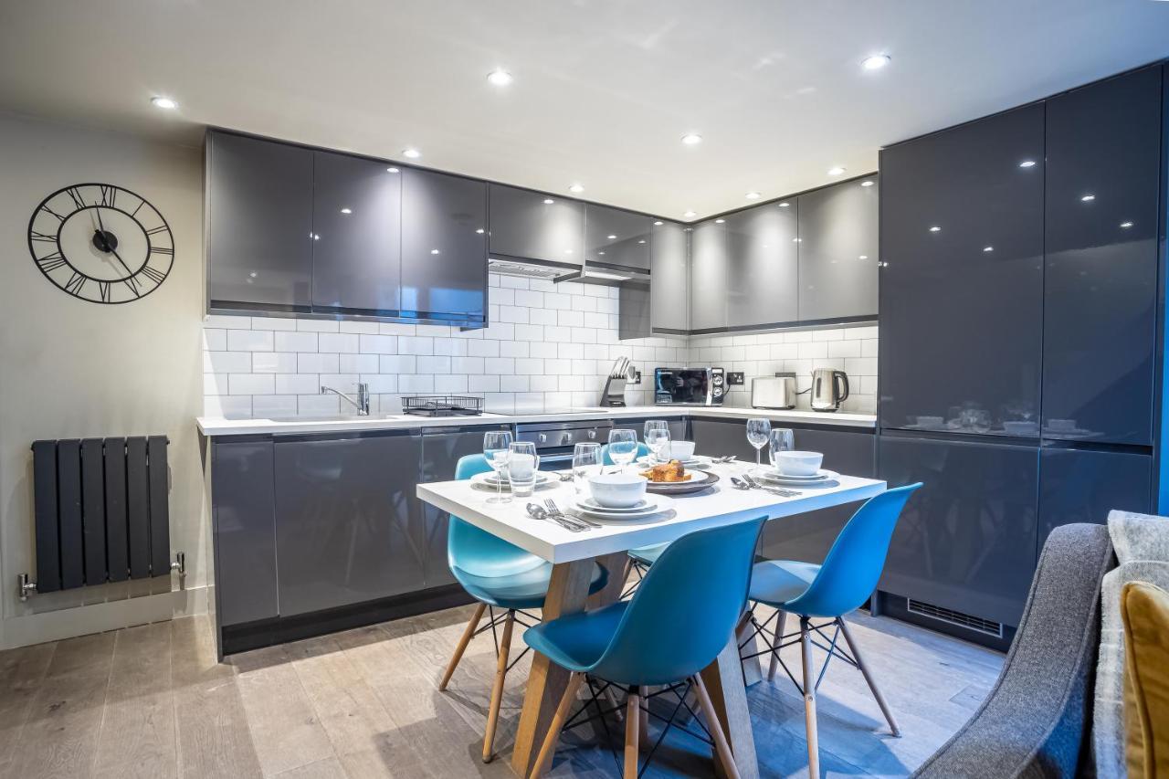 Modern Two Bedroom Apartment In Fulham By Sojo Stay London Bagian luar foto