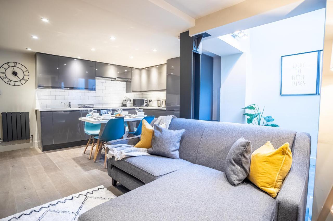 Modern Two Bedroom Apartment In Fulham By Sojo Stay London Bagian luar foto